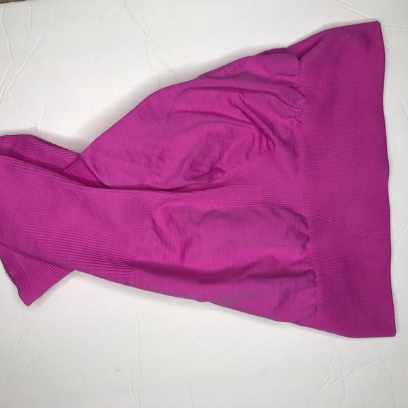 Lazuli Label LARGE Scrunch Seamless Ribbed Contour Shorts - Picture 8 of 11